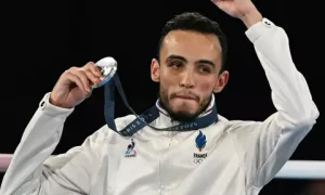 Bennama offre une belle médaille d'argent à la boxe française