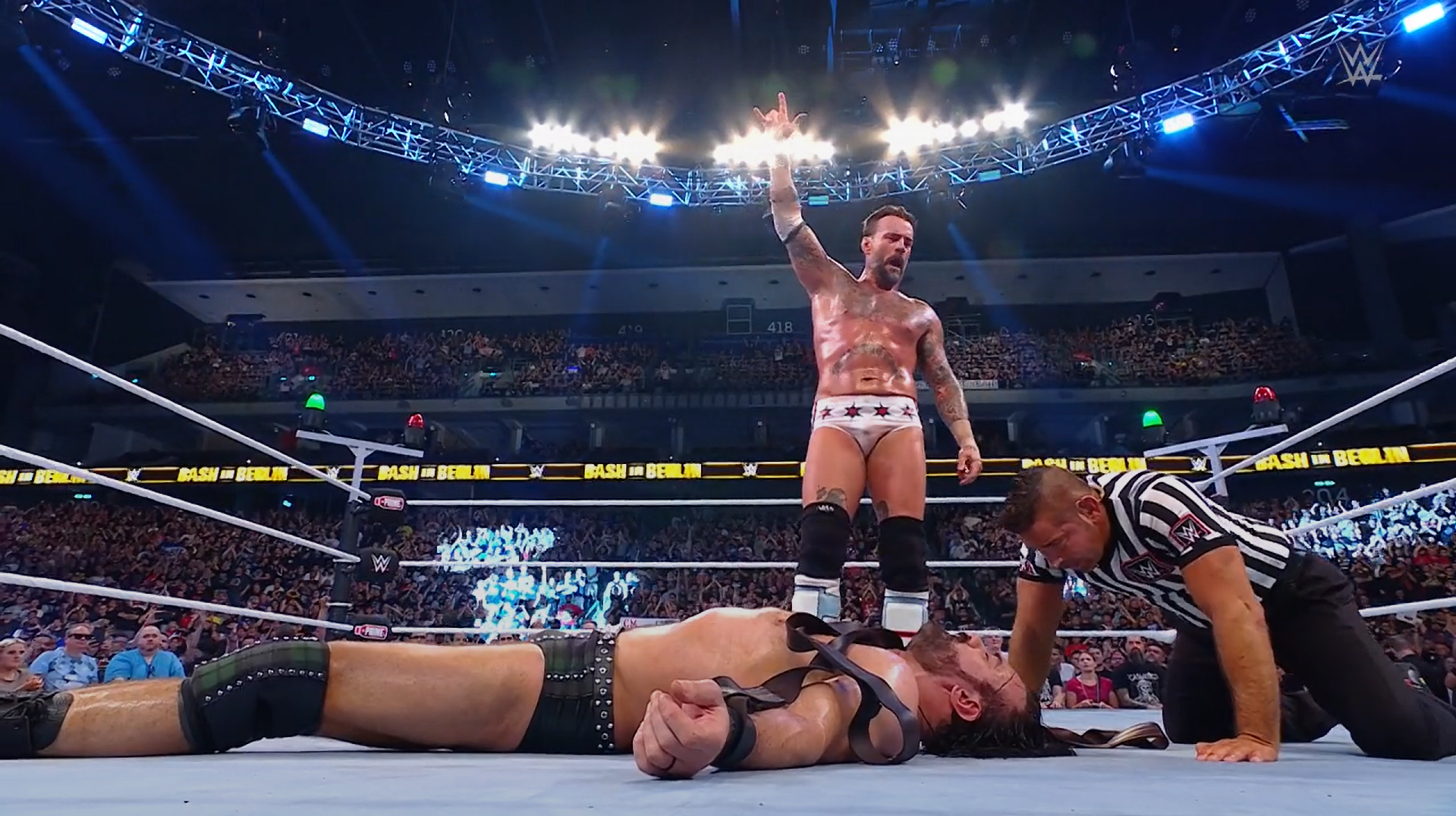 WWE Bash In Berlin : CM Punk bat Drew McIntyre et récupère son bracelet.