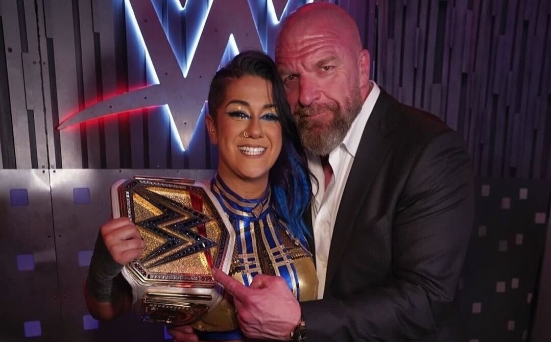 Bayley parle de Triple H : "Nous avons beaucoup de chance qu'il soit si familier avec nous".