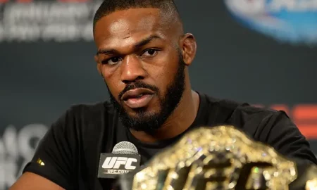 Jon Jones fait un aveu avant son retour à l’UFC 309 : bien qu’il ne soit plus aussi fort qu’avant, il compte sur son intelligence et son expérience pour dominer Miocic.